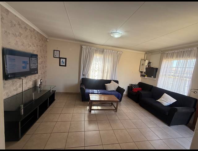 2 BEDROOM HOUSE FOR SALE IN THATCH HILL ESTATE